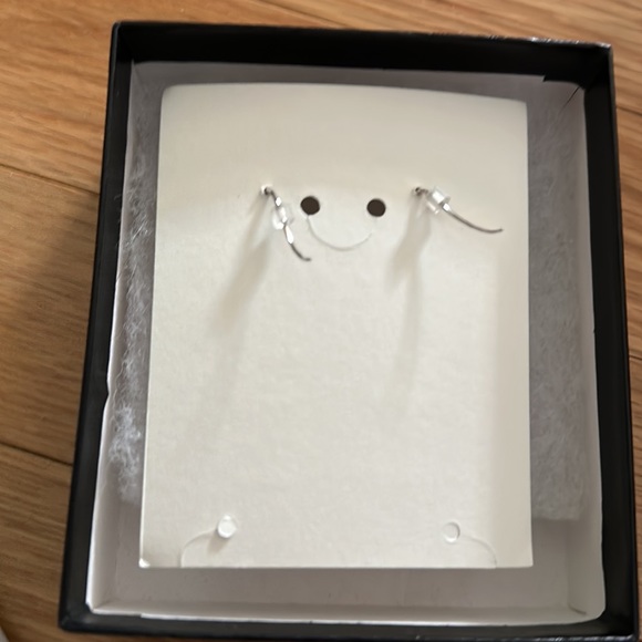 Pearl Essence rhinestone and white pearl angel earrings NWT - Picture 2 of 3